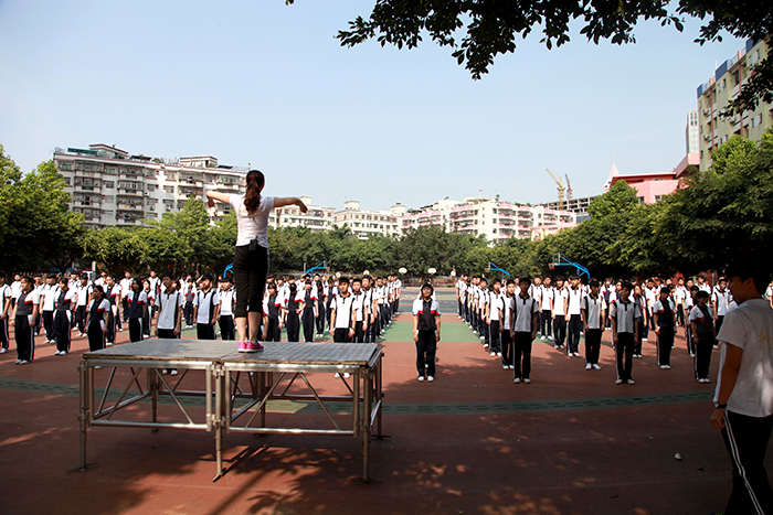 圖為龍華中英文實(shí)驗(yàn)學(xué)校高中學(xué)生展示大課間健美操