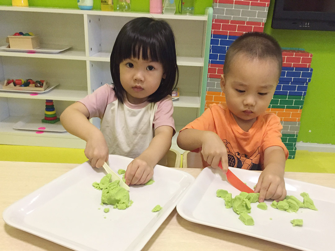 〈萬科第五園中心〉遠恒佳早教萬科第五園中心日常活動 · 貼花