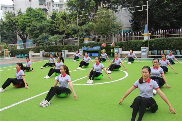 遠(yuǎn)恒佳花園幼兒園幼兒器械操創(chuàng)編交流活動