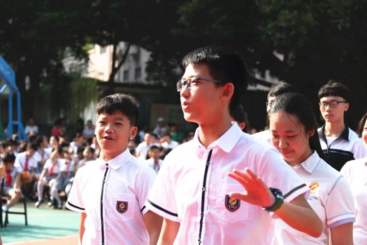 “美好教育”架起求知探索的彩虹橋——龍華中英文實(shí)驗(yàn)學(xué)校開(kāi)學(xué)典禮勵(lì)志勵(lì)學(xué)